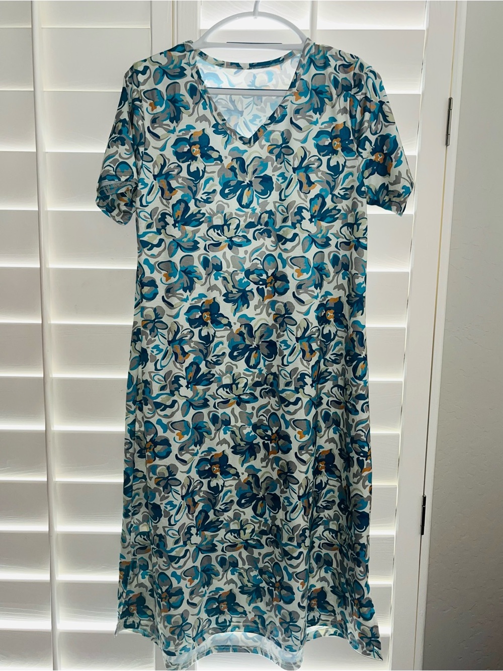 Never worn Floral V-Neck Short-Sleeve Maxi Dress in Teal Blue